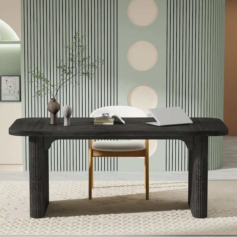 Bureau d'ordinateur simple de direction moderne