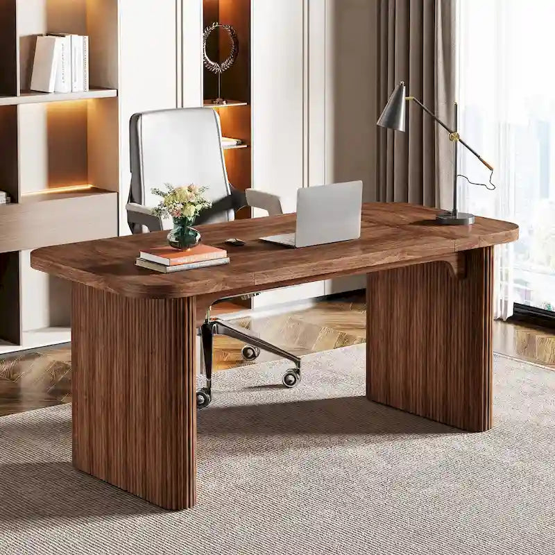 Bureau d'ordinateur simple de direction moderne