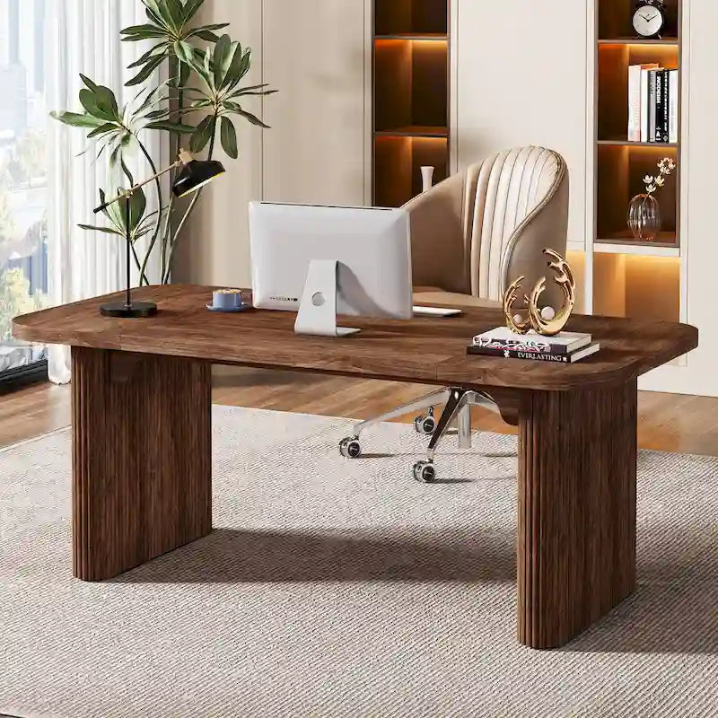 Bureau d'ordinateur simple de direction moderne