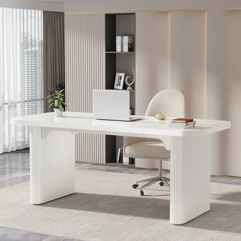Bureau d'ordinateur simple de direction moderne
