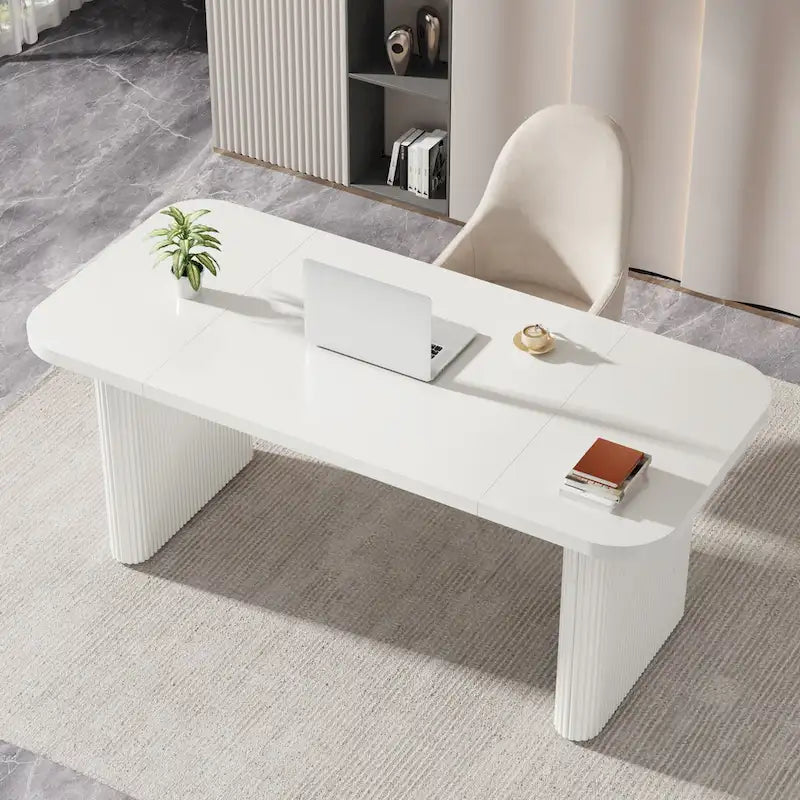Bureau d'ordinateur simple de direction moderne