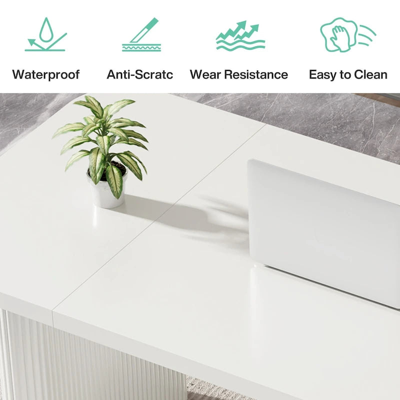 Bureau d'ordinateur simple de direction moderne