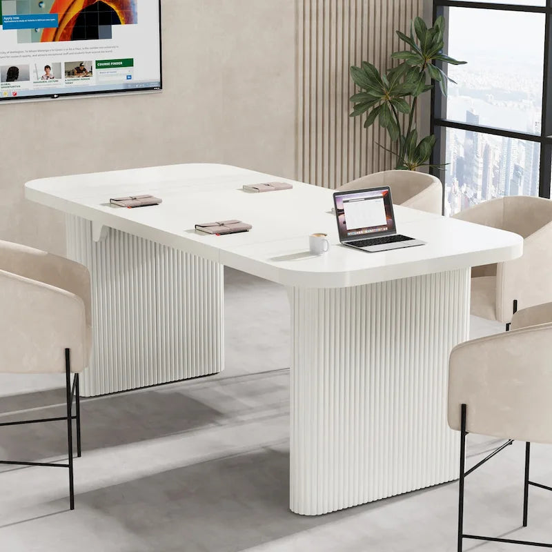 Bureau d'ordinateur simple de direction moderne